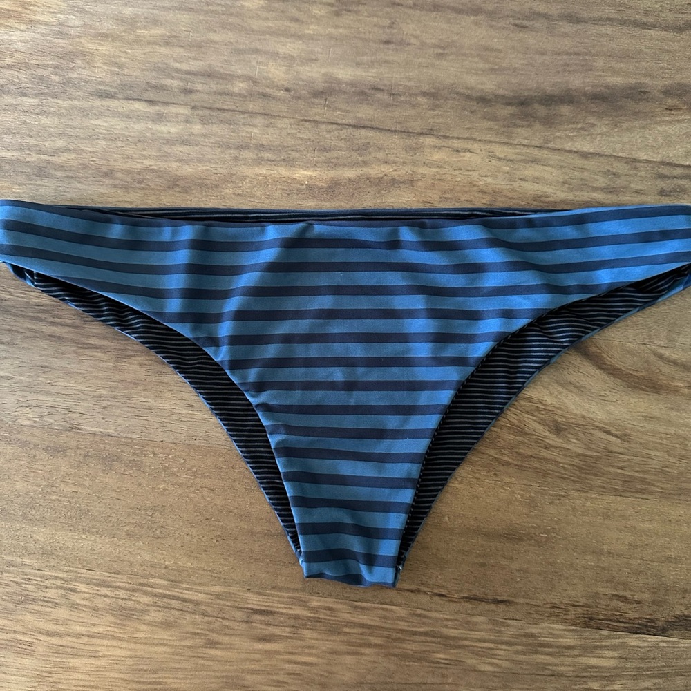 ACACIA - Makai Bottom. M. Fin Print